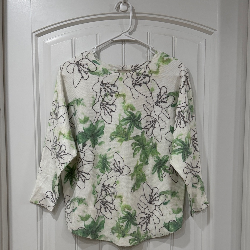 Sioni Green and White Floral Sweater